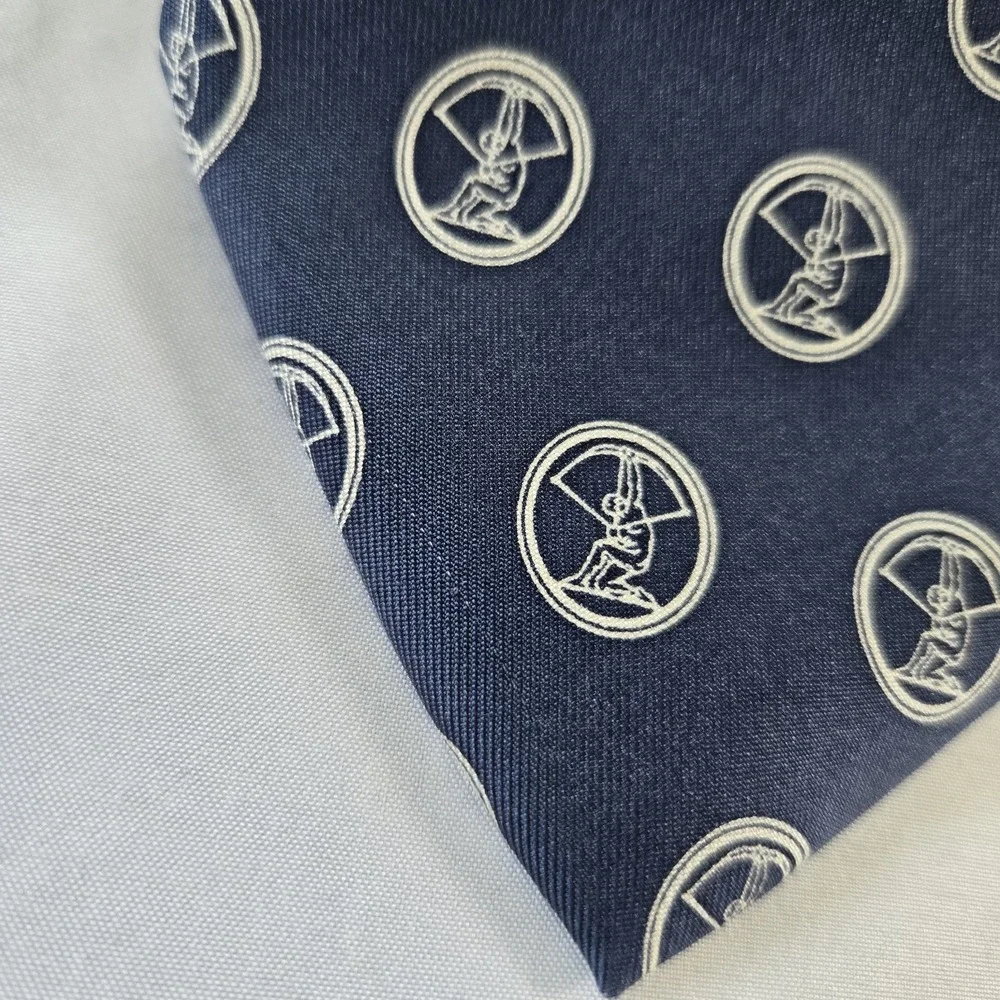 Vineyard Vines Custom Collection Cranbrook Handmade Silk Neck Tie Navy Academia